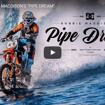 [:es]Robbie Maddison Surfeando con su moto las olas de Tahití[:en]Robbie Maddison Surfing waves of Tahiti with a Motocross Bike[:]