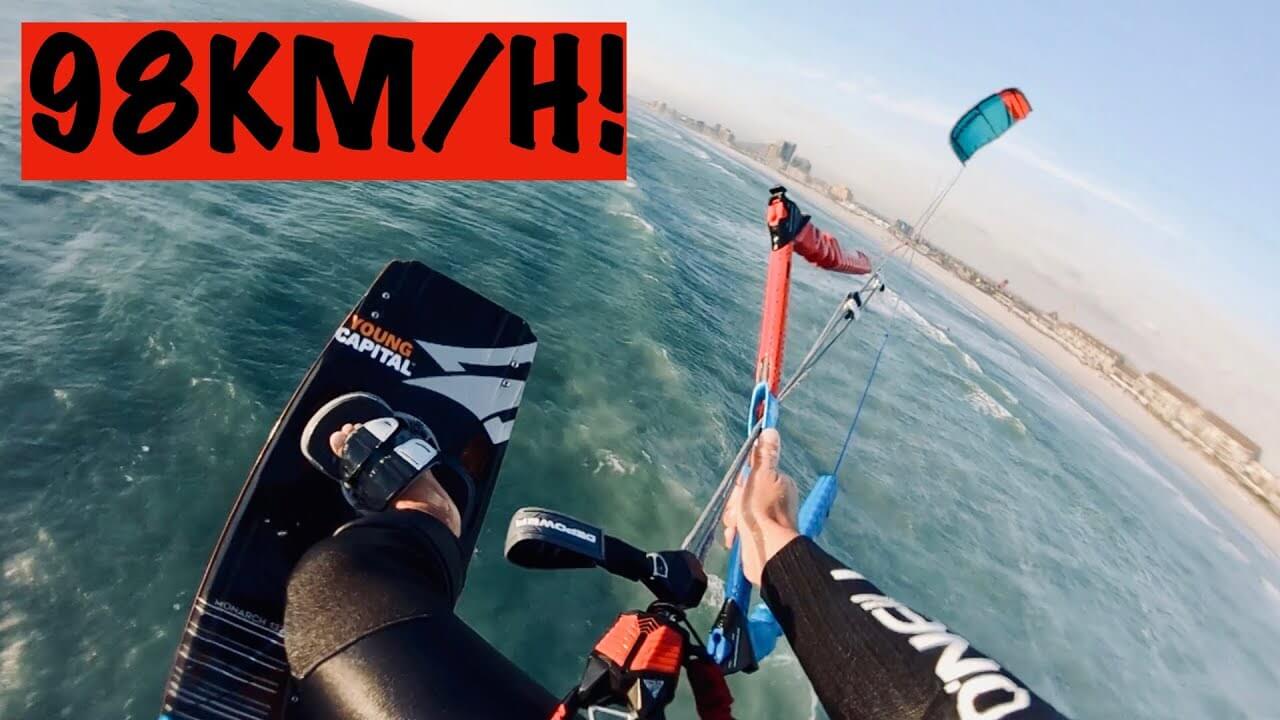 Kevin Langeree a 98km/h haciendo un kiteloop KEVVLOG³ #1